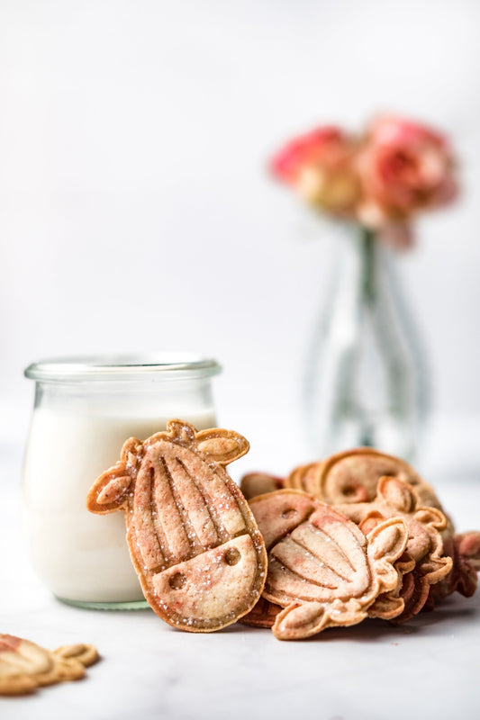 Almonds ‘n’ Dates Cinnamon Shortbread Cookies