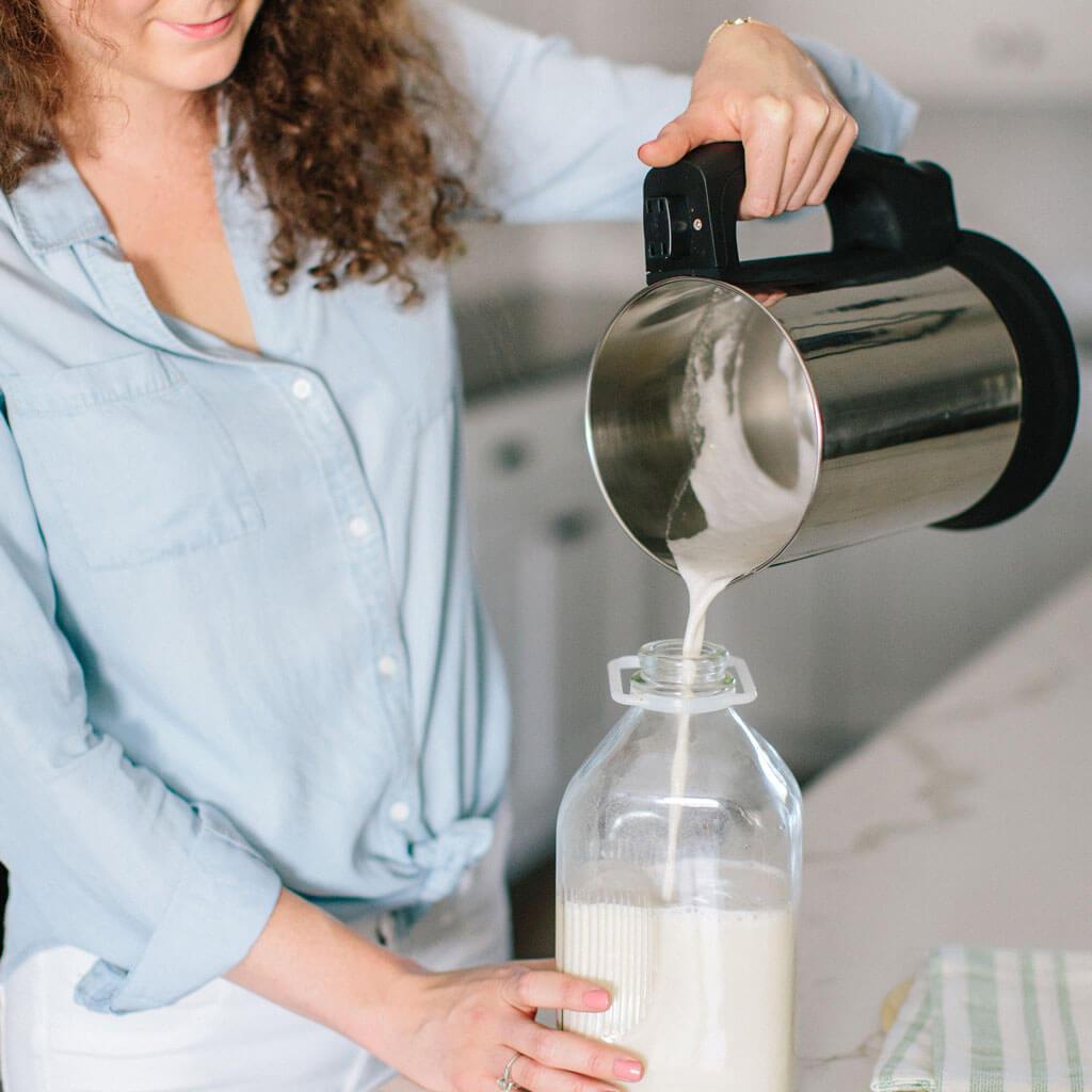 Almond hot cow milk maker